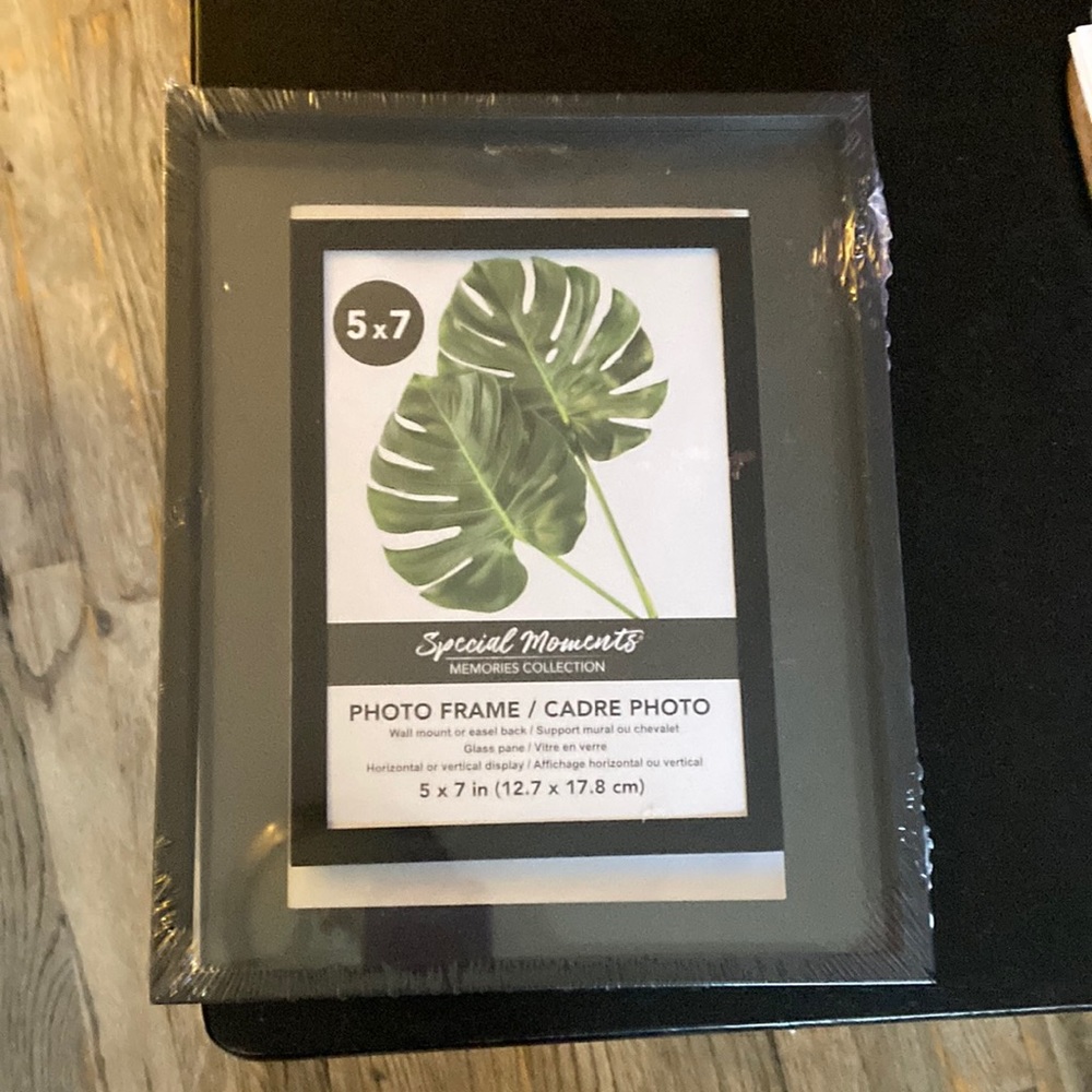 Special Moments Floating frame 5x7